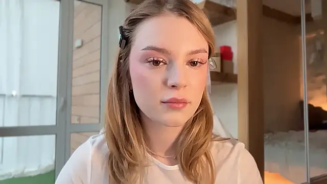 cyberl0ve  online show from April 29, 2026, 3:49 pm