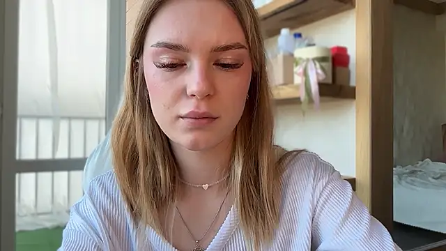 cyberl0ve  online show from April 25, 2026, 2:14 pm