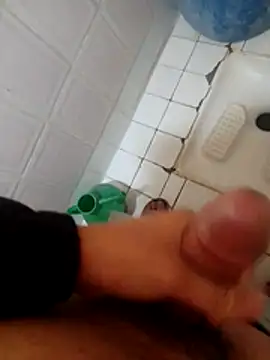 Snapshot of dzniyaak chatting on March 1, 2026, 8:31 pm dzniyaak online show from March 1, 2026, 8:31 pm