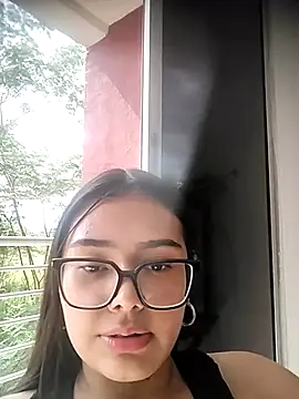 pregnant kitten01 online show from March 4, 2026, 7:21 pm