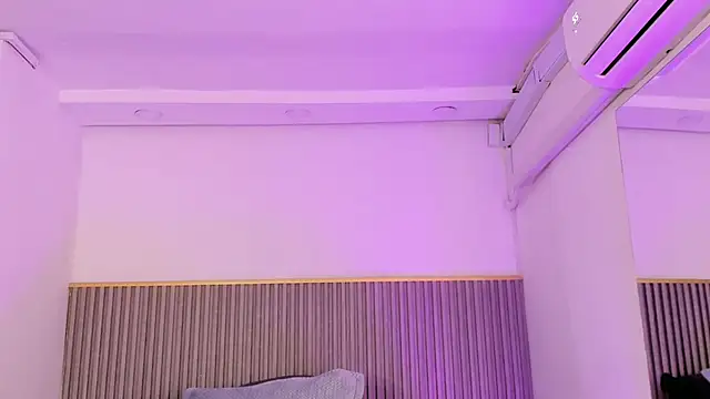 ashvalentine  online show from April 12, 2026, 8:01 pm