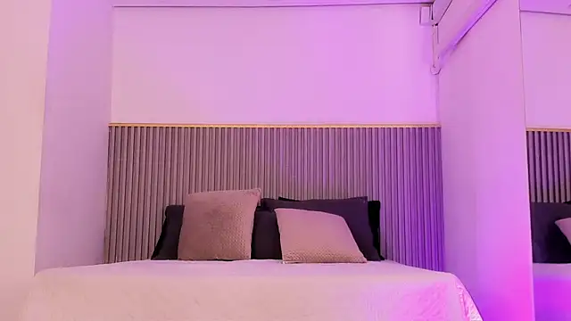 ashvalentine  online show from April 1, 2026, 7:55 pm