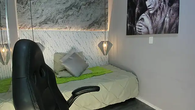 Esmeralda  18 online show from April 20, 2026, 7:04 pm