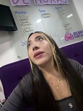 ManuelaVeeleez online show from April 16, 2026, 8:15 am