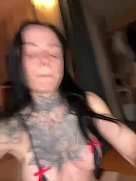 SkinnyLilly online show from April 2, 2026, 7:31 pm