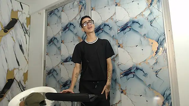 SKYN MAN online show from April 19, 2026, 7:31 am