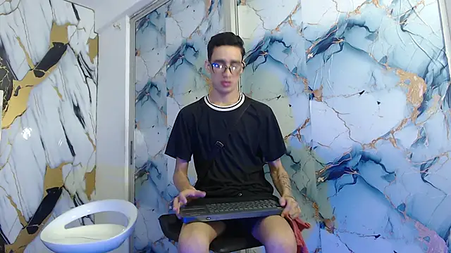 SKYN MAN online show from April 22, 2026, 7:26 am