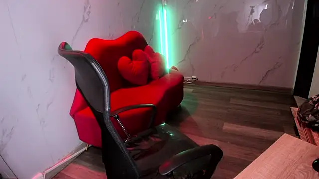 Ivy Brown  online show from March 11, 2026, 12:21 pm