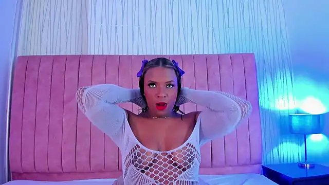 NayaLove  online show from April 30, 2026, 3:13 am