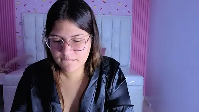 lucero s1 online show from April 28, 2026, 3:11 am