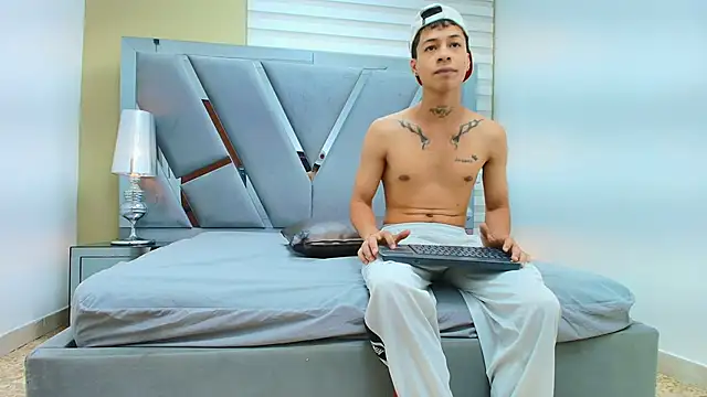 HENRY GREEN2 online show from April 2, 2026, 7:31 pm