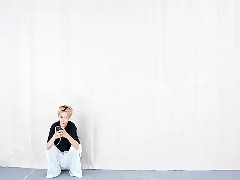 Vae-002 online show from April 18, 2026, 10:50 am