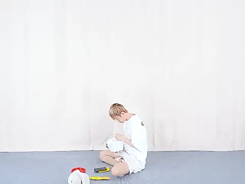 Vae-002 online show from April 23, 2026, 10:11 am