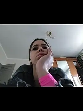 SaraRoushen online show from March 10, 2026, 5:00 am