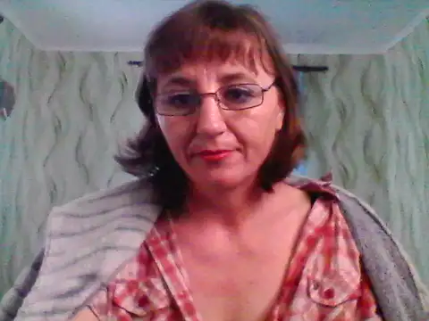 Alisaprice077 online show from April 18, 2026, 8:49 am