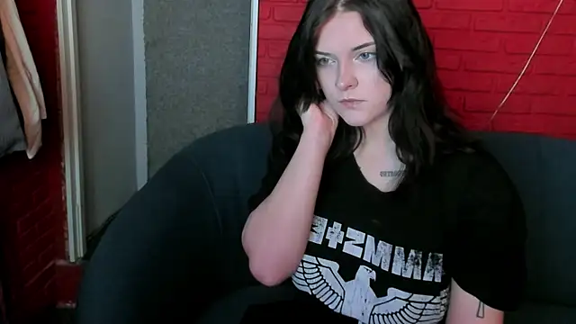 EsterTwilight online show from April 8, 2026, 4:08 pm