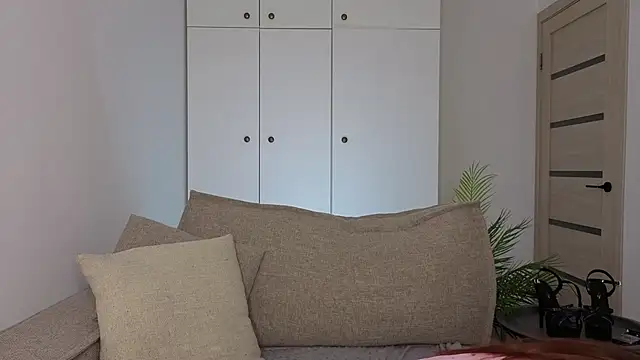 snowy queen online show from March 11, 2026, 12:04 am