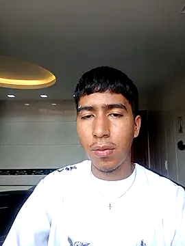 Ender h0tt online show from May 1, 2026, 2:44 pm