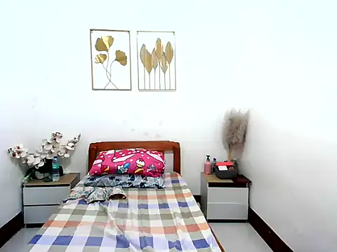 alluring girlie16xxx online show from April 20, 2026, 12:41 pm