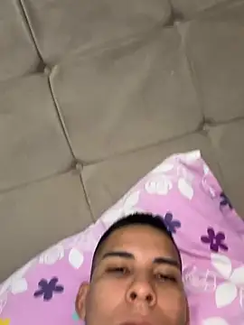 LeiAaron1998 online show from July 5, 2026, 4:06 am