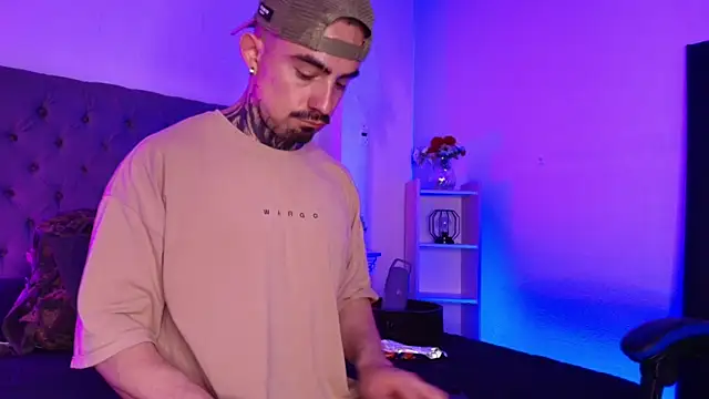 Dallas Whitee online show from April 25, 2026, 8:06 pm
