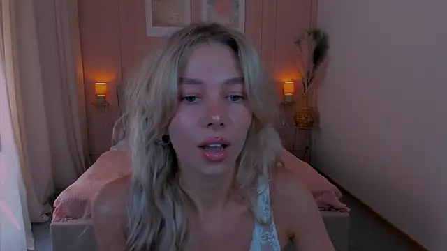LuluAlis online show from June 26, 2026, 1:39 pm