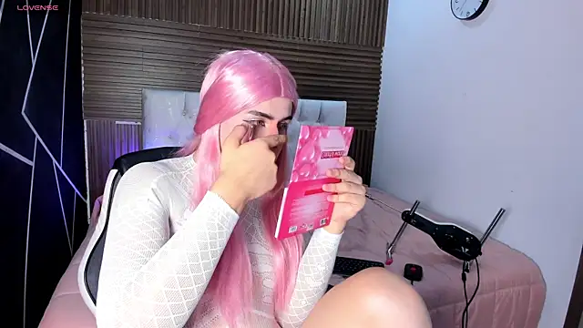 Snapshot of SophieWolf_ chatting on March 17, 2026, 5:10 am SophieWolf online show from March 17, 2026, 5:10 am