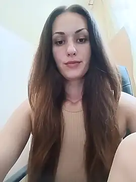 LunaCrystall online show from July 1, 2026, 10:37 am