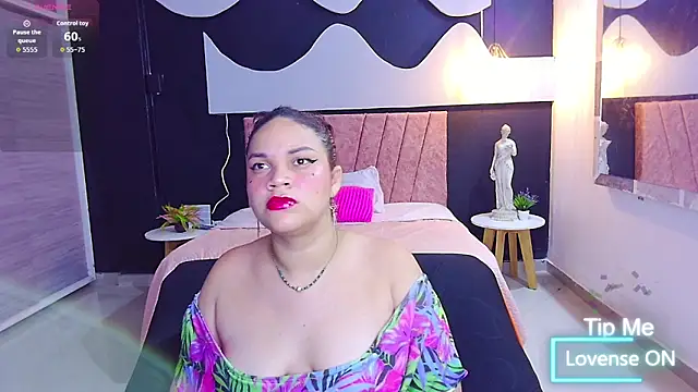 scarlettt  joness online show from May 1, 2026, 2:27 am