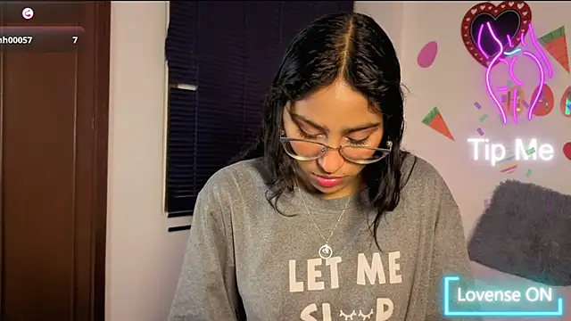 PaulaCutexs online show from April 14, 2026, 3:22 am