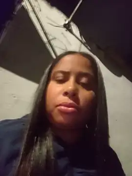 gatinha20257 online show from May 21, 2026, 2:42 am