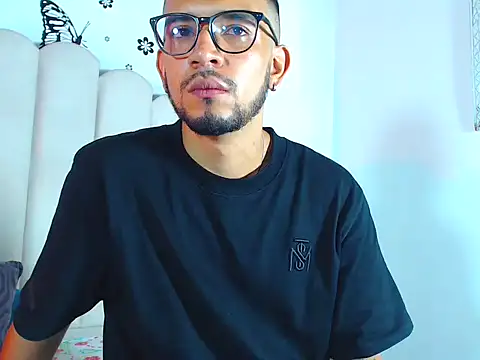 DiemMartinez01 online show from March 12, 2026, 1:26 pm