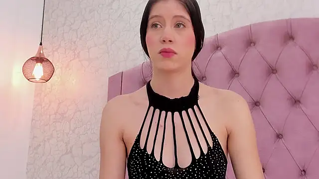 saraa joness  online show from March 22, 2026, 6:42 pm