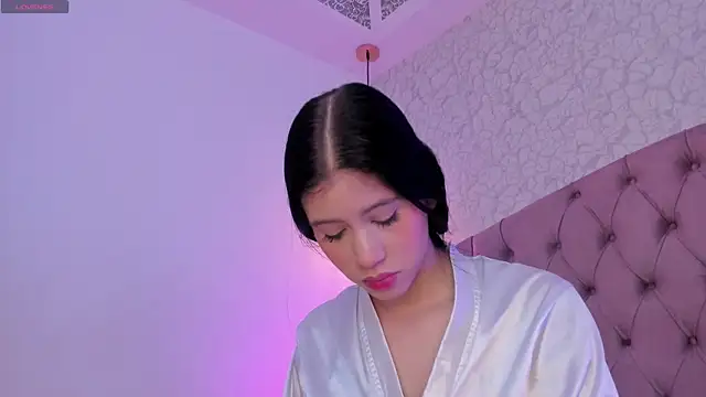 saraa joness  online show from April 30, 2026, 6:15 pm