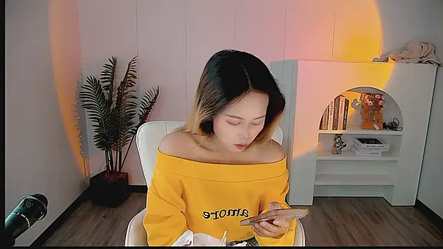 zhoulan-bb online show from April 25, 2026, 5:10 am