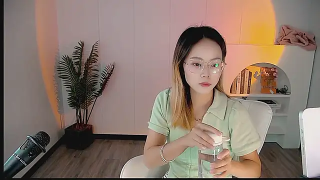 zhoulan-bb online show from April 27, 2026, 2:31 am