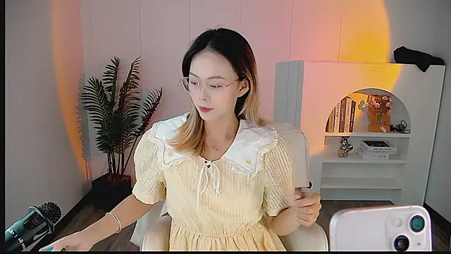 zhoulan-bb online show from April 22, 2026, 2:18 am