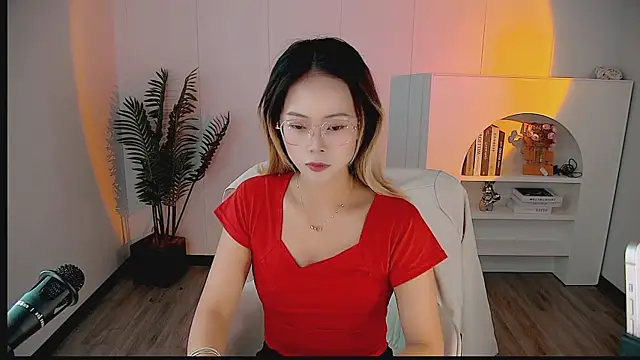 zhoulan-bb online show from April 21, 2026, 2:51 am