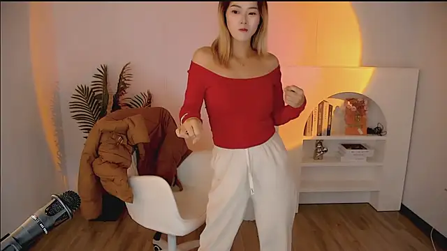 zhoulan-bb online show from March 31, 2026, 2:13 am