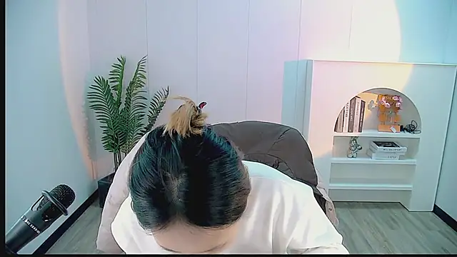 zhoulan-bb online show from April 29, 2026, 2:16 am