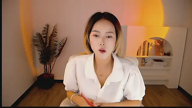 zhoulan-bb online show from April 14, 2026, 2:16 am