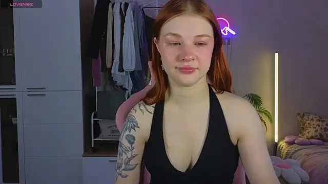 GoldenSunBunny online show from April 27, 2026, 4:54 am