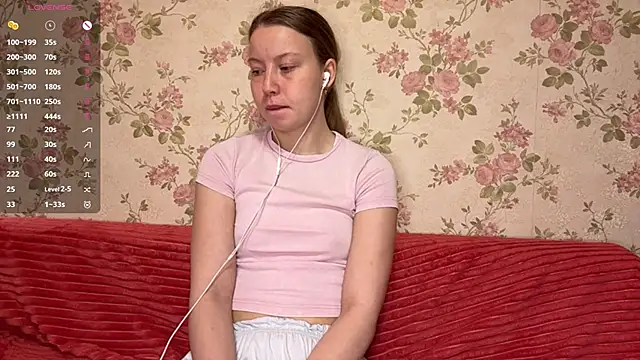 EleneShedden online show from April 29, 2026, 7:12 am