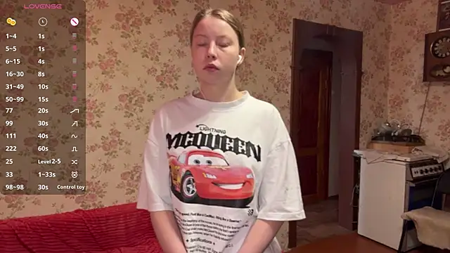 EleneShedden online show from April 25, 2026, 1:41 pm