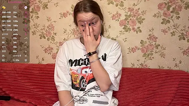 EleneShedden online show from April 26, 2026, 7:27 am