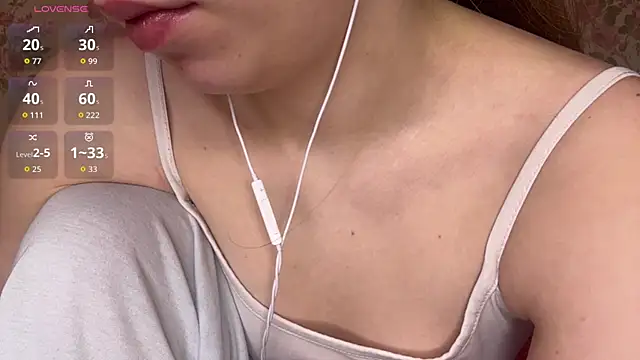 EleneShedden online show from April 13, 2026, 7:12 am