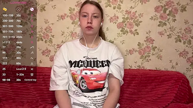 EleneShedden online show from April 25, 2026, 7:22 am