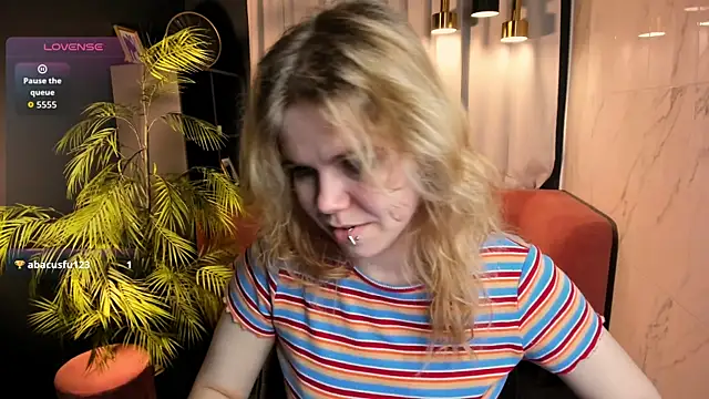 ElizabethVane online show from June 14, 2026, 5:41 am
