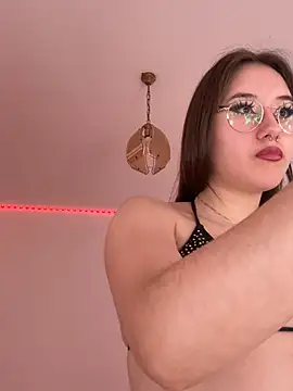 evelynnMiss online show from June 18, 2026, 12:32 pm