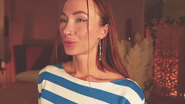 SerenaWest  online show from April 13, 2026, 5:39 pm